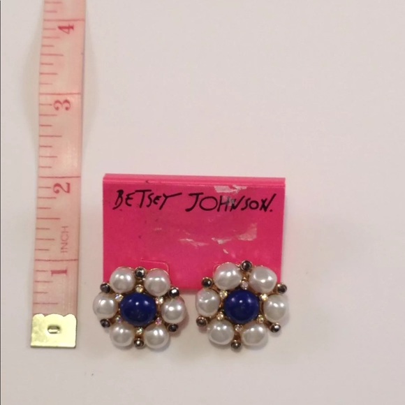 Betsey Johnson Ship Shape Pearl Button Earrings - Picture 5 of 5